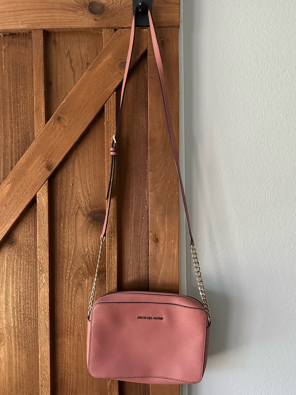 MICHAEL KORS Dusty Rose Pebbled Leather Crossbody with Chain Strap